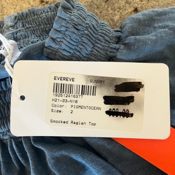 Evereve smocked raglan top Size 2 - Picture 4 of 5